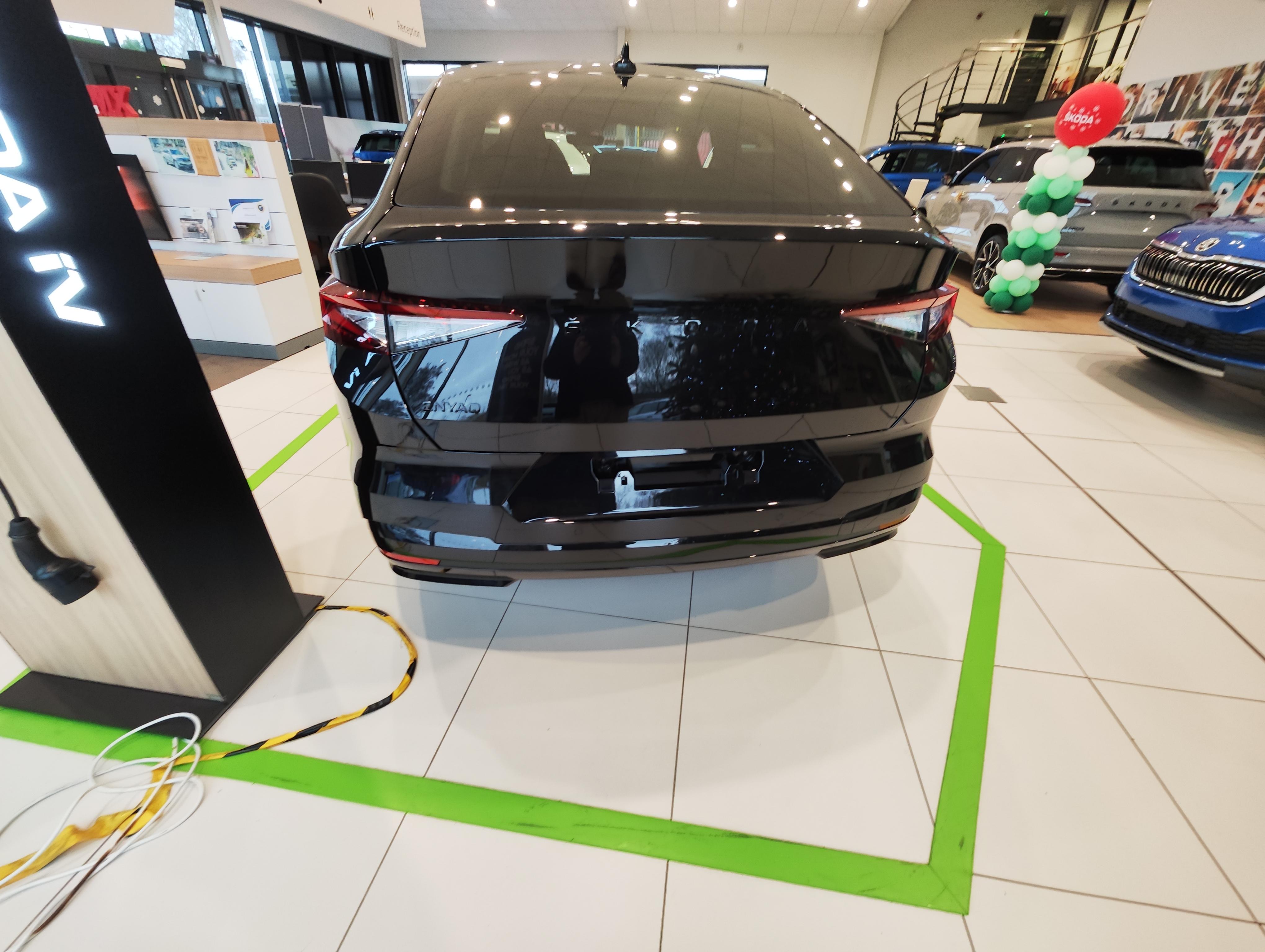 Coupe rear in black